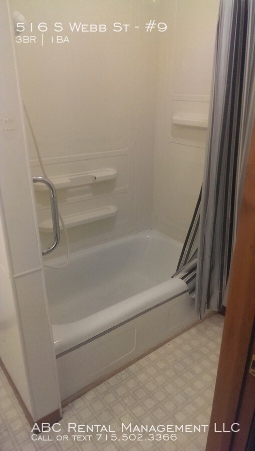 Foto del edificio - 3 bedrooms 1 bathroom.