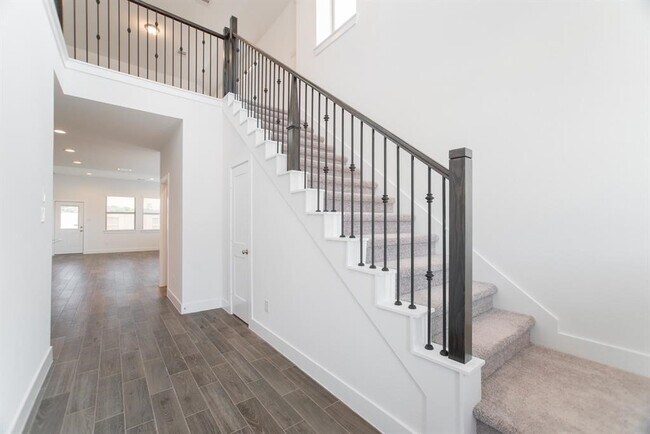 Foto del edificio - 17723 Tree of Heaven