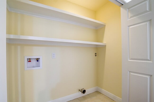 Foto del edificio - 11840 Spring Grove Dr