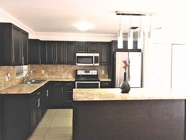 Foto del edificio - 7327 Pepper Pike Dr