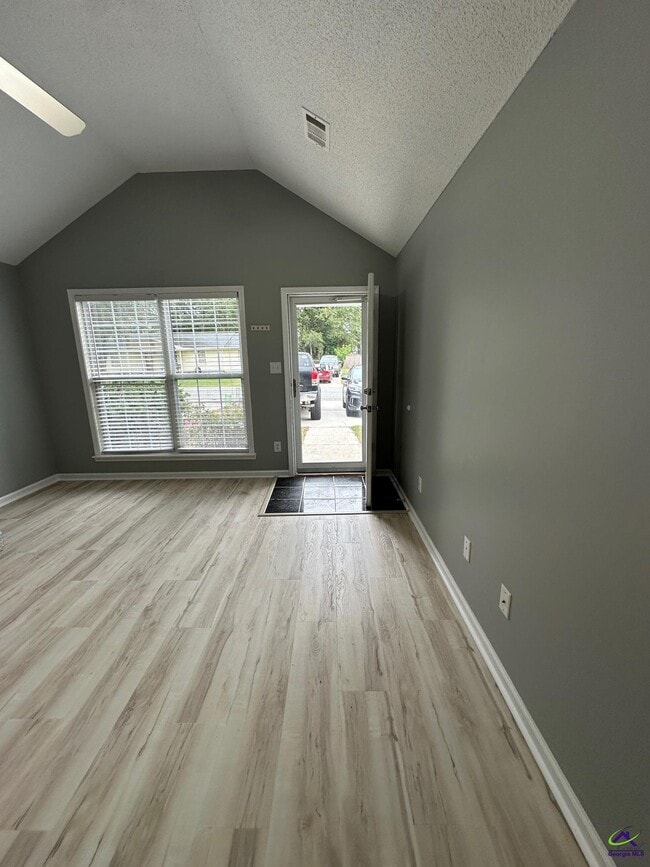 Building Photo - 122 Somerset Dr