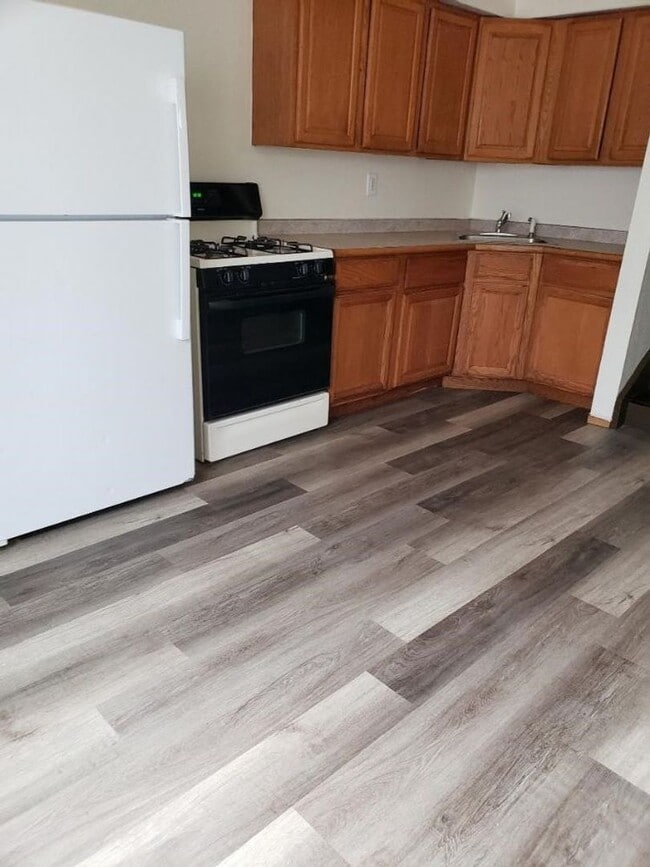 Building Photo - 9020H N. 95th Street - 4 Bedroom Townhouse