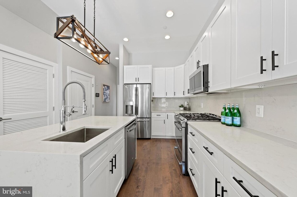 Foto principal - 1839 D St NE