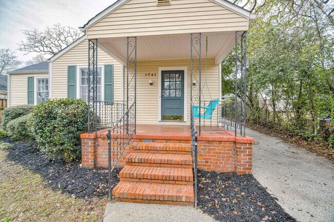 Foto del edificio - 1741 Oak Dr