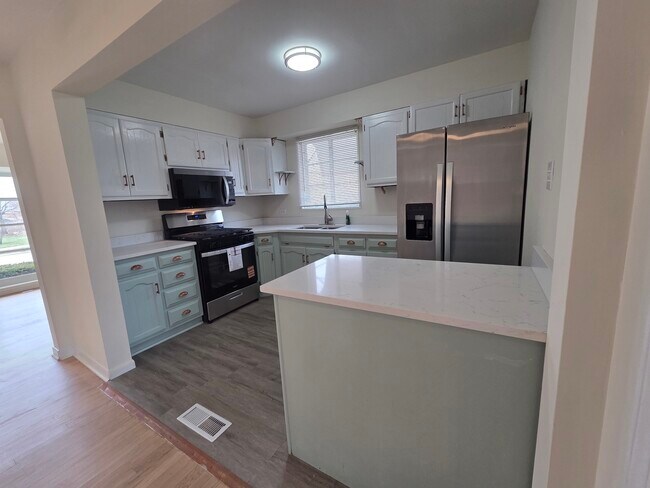 Foto del edificio - 2156 Downey Rd