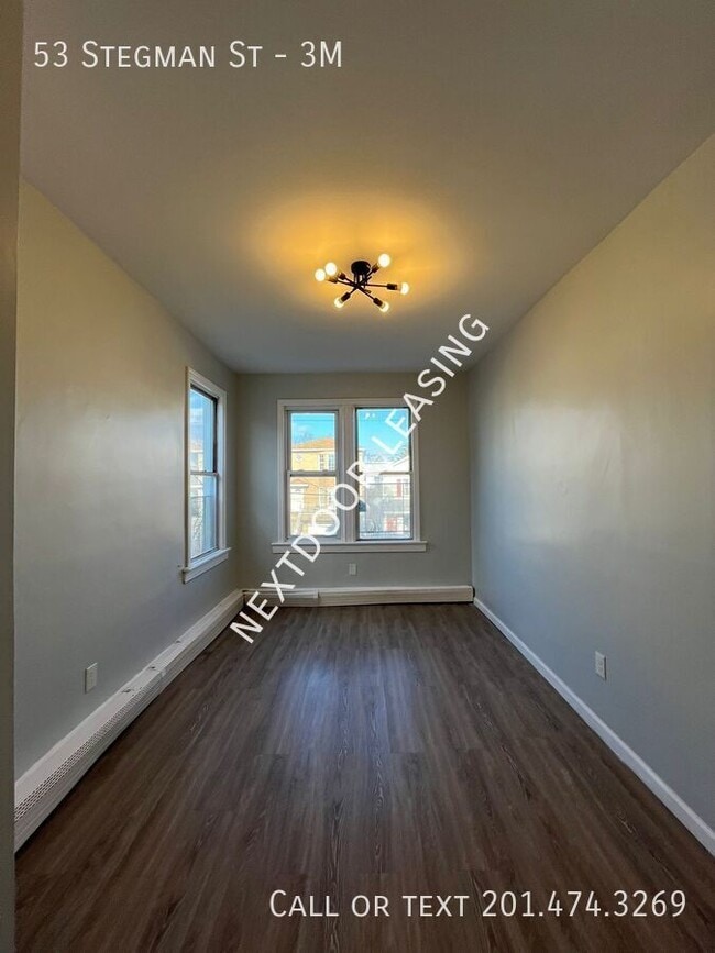 Building Photo - 53 Stegman St