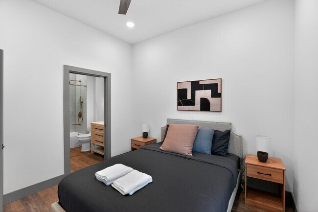Foto del edificio - 2450 Wickersham Ln