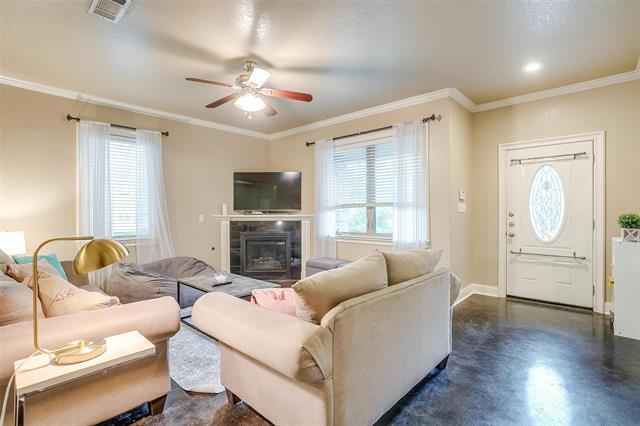 Building Photo - 2736 Sandage Ave
