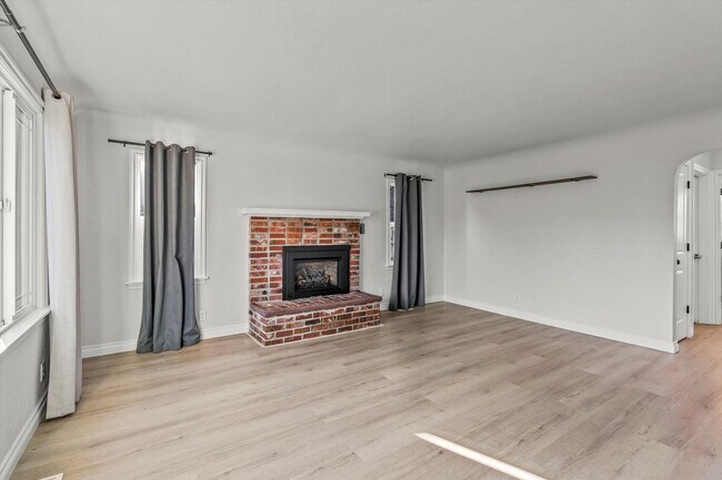 Foto del edificio - Well-Maintained Tacoma Brick home in Convenient Location