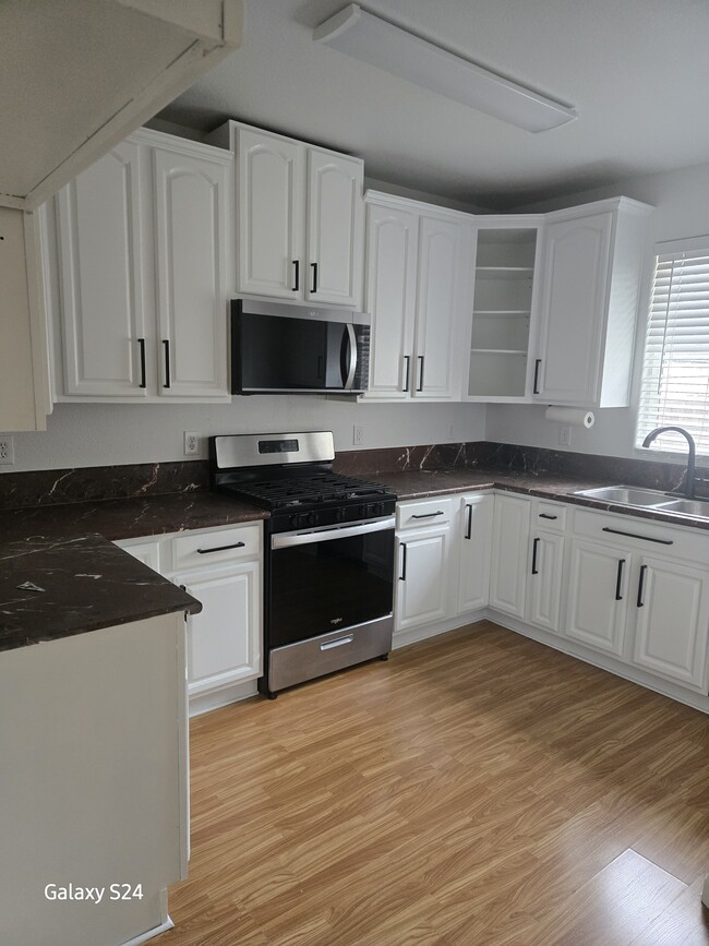 Building Photo - 3131 Scotland Dr