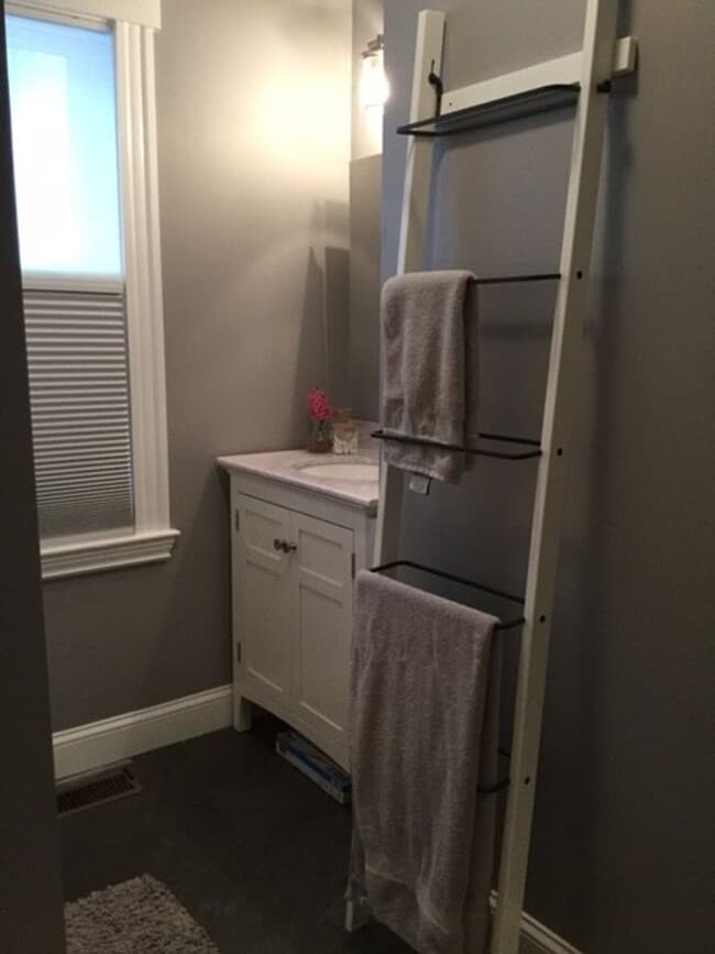 Building Photo - Breathtaking gorgeous 2bd unit in a quiet ...