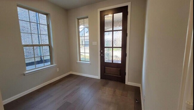 Foto del edificio - 3917 Lucan Ln