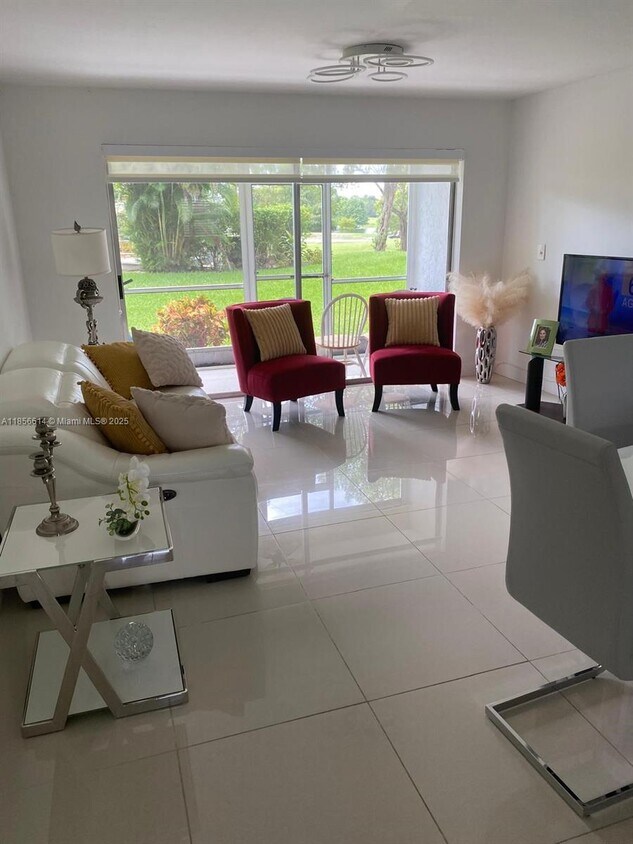 Foto principal - 8838 W McNab Rd