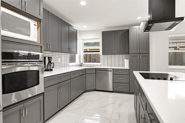 Building Photo - 22406 Fincastle Dr