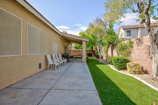 Foto del edificio - 2504 Ashley Rose Terrace