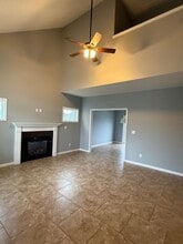 Building Photo - 404 Dalhlia Dr