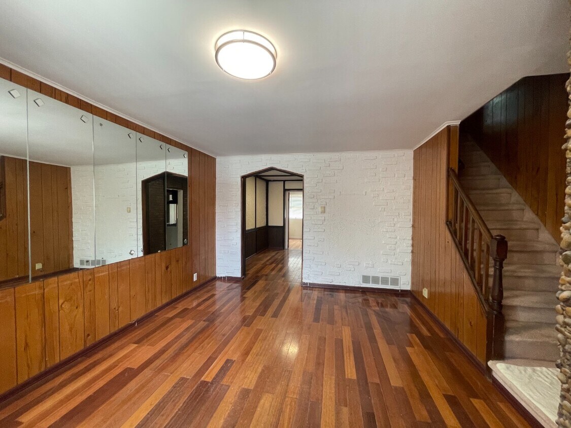 Building Photo - 151-56 11th Ave