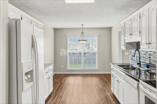 Building Photo - 201 Fox Hunt Ln