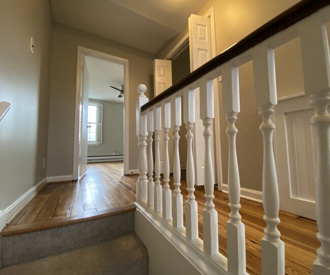 Building Photo - 531 9th St NE