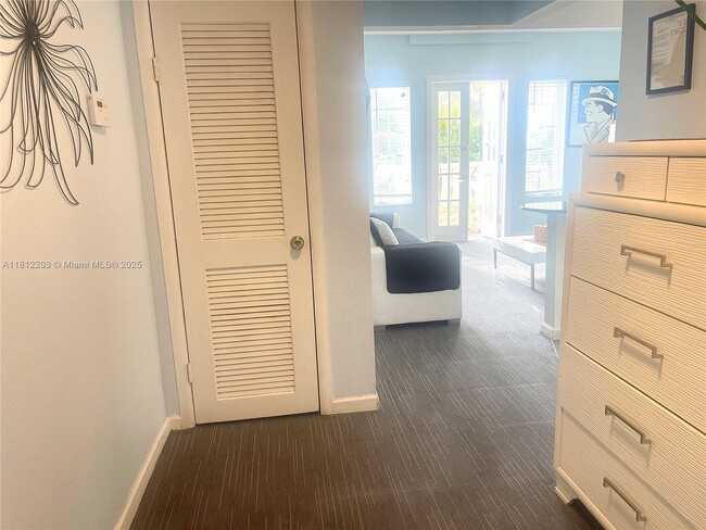 Building Photo - 918 Ocean Dr