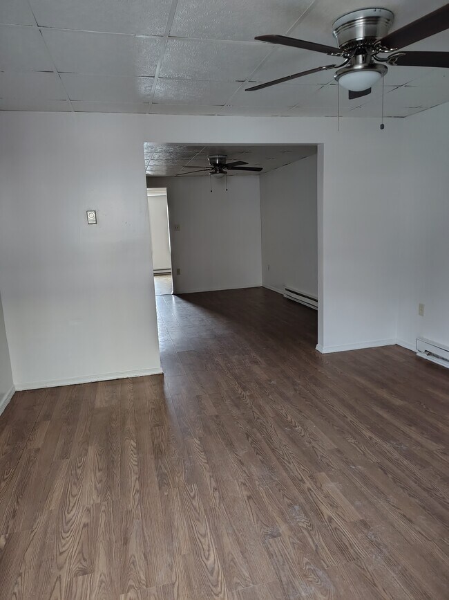 Building Photo - 416 W Poplar St