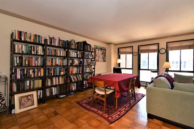 Foto del edificio - Spacious 1BR/1BA in Dupont Circle with Uti...