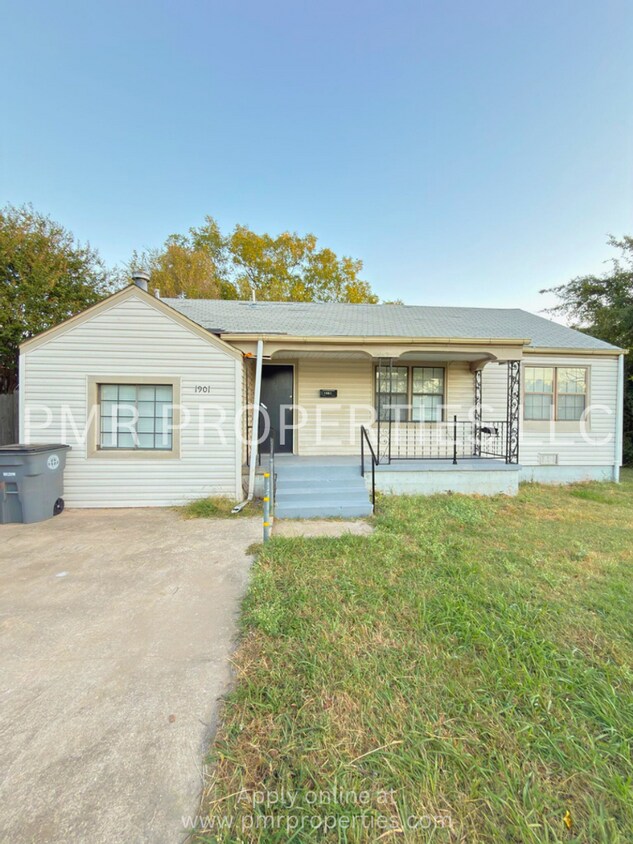 Primary Photo - 2 Bedrooms/1 Bathroom House