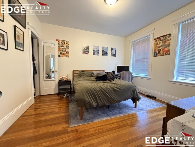 Foto del edificio - 79 Glenville Ave