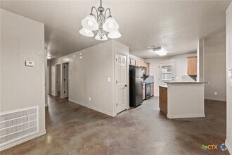 Building Photo - 609 Karey Dr