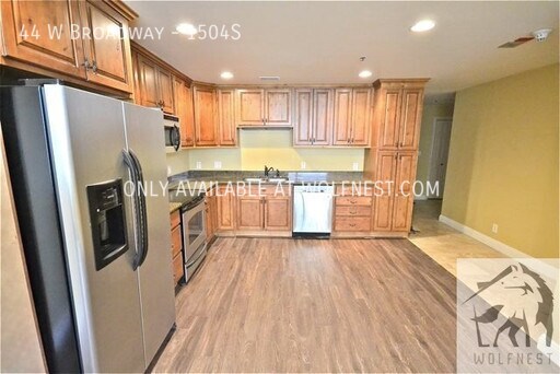 Building Photo - Remodeled 1+ Bedroom Downtown Condo! No De...