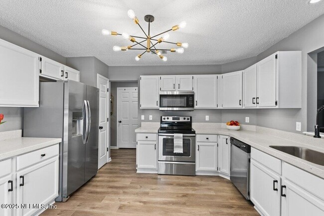 Foto del edificio - 1585 Crabapple Cove Ct N