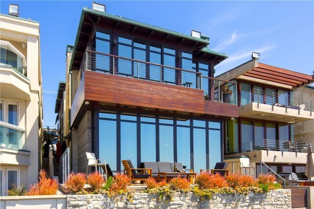 Foto del edificio - 3124 The Strand