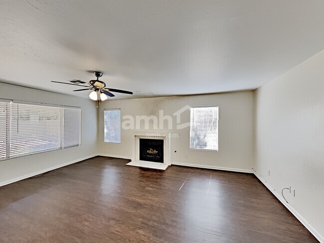 Building Photo - 518 W San Remo St