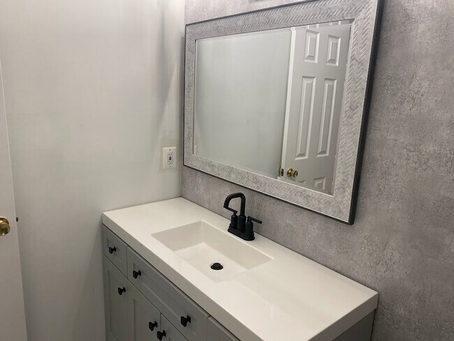 Photo - 259 S Pickett St Apartment