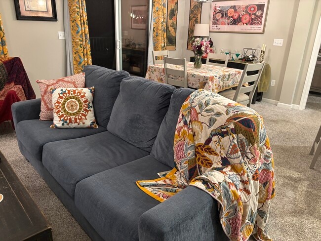 Common living area - 2533 Bella Rdg