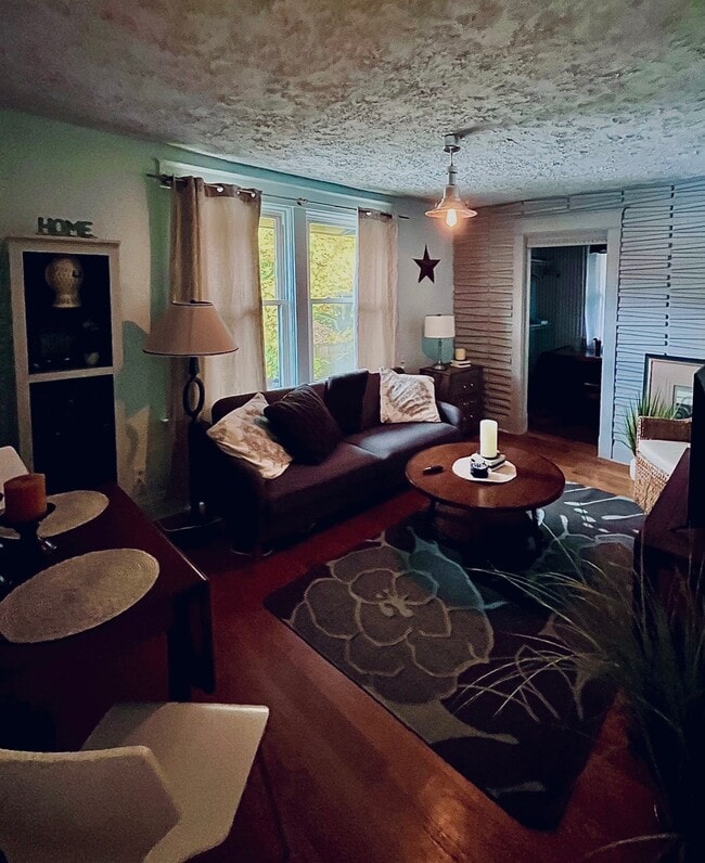 living room - 3418 Brotherton Rd