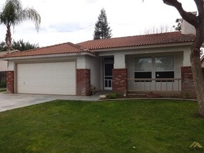 Building Photo - 8503 Mainsail Dr