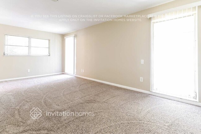 Foto del edificio - 10350 Bay Hills Dr