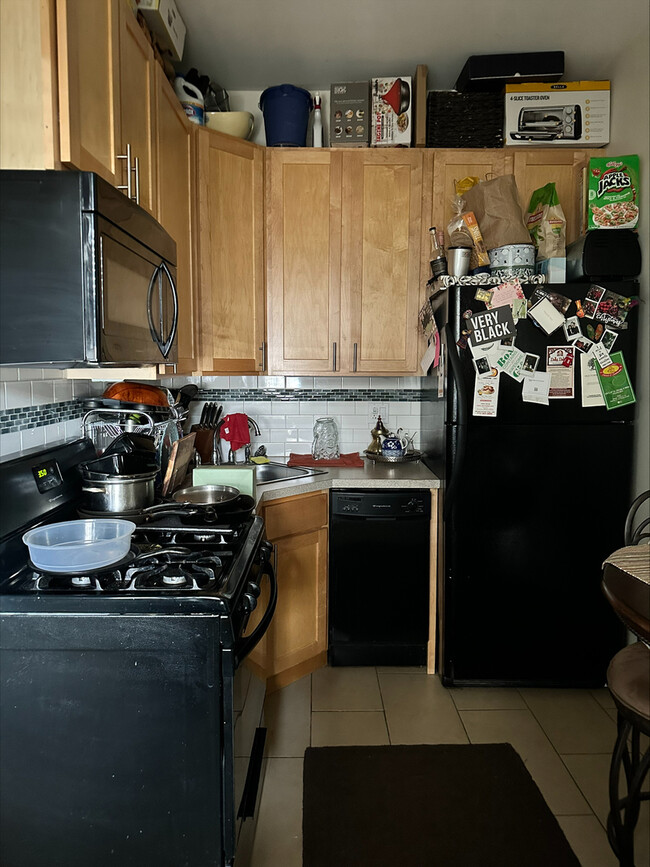 Foto del edificio - 427 E Oakwood Blvd