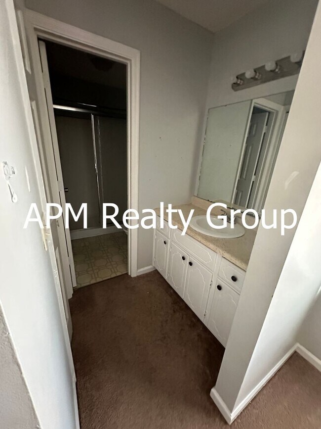 Foto del edificio - New Floors!