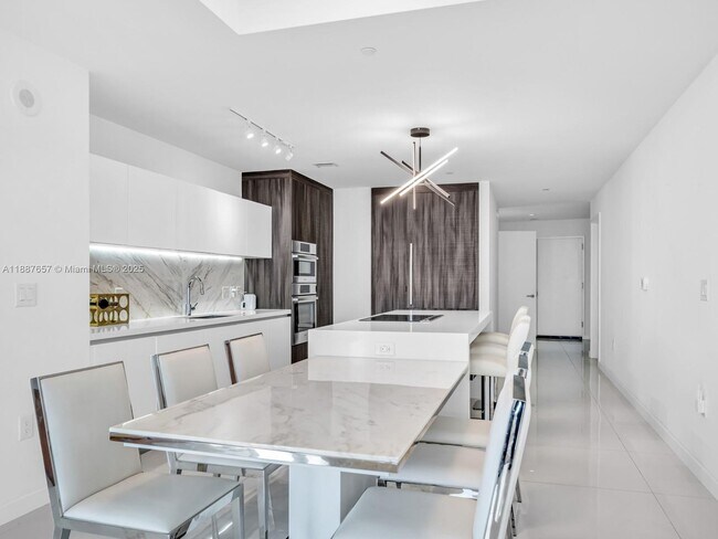 Foto del edificio - 851 NE 1st Ave