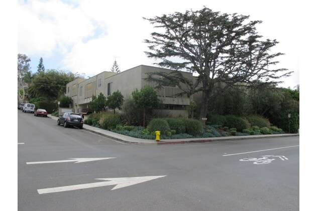 Foto del edificio - 396 Cypress Dr