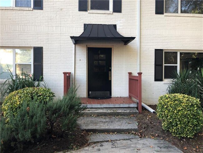 Foto del edificio - 2477 N Decatur Rd