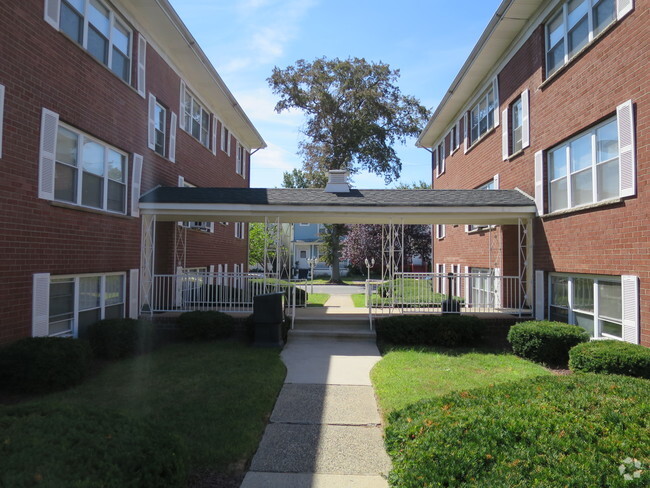 Building Photo - Seminary Apartments