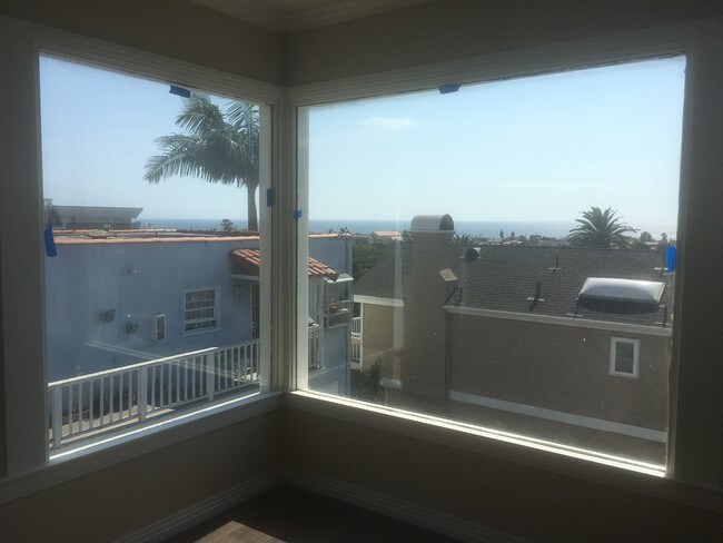 livingroom - 746 24th St