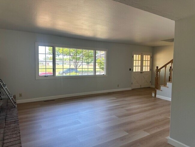 Foto del edificio - Nice 2-Story Single Family Home With Offic...