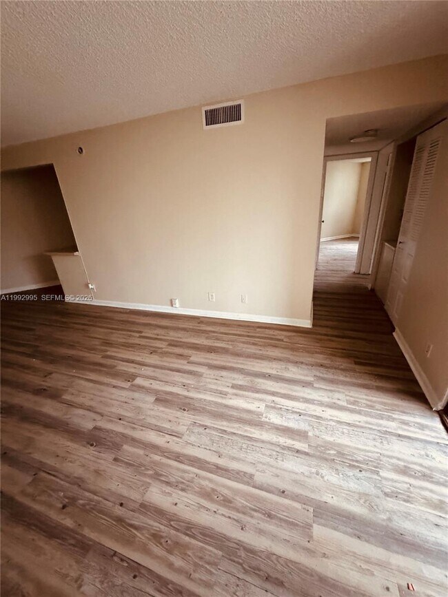 Foto del edificio - 211 Lake Pointe Dr