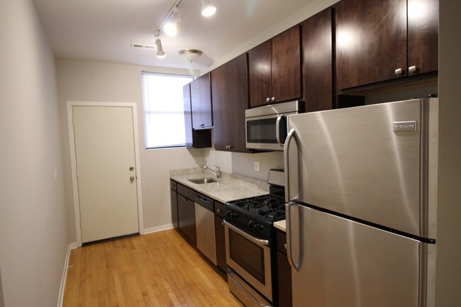 Foto del edificio - 6447 N Claremont Ave