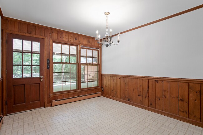 Zona de desayuno - 2152 Lakeshore Ct