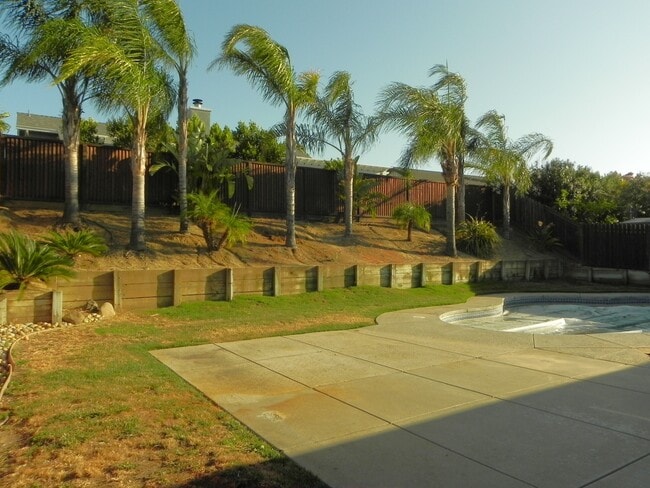 Foto del edificio - 2137 El Lago Dr